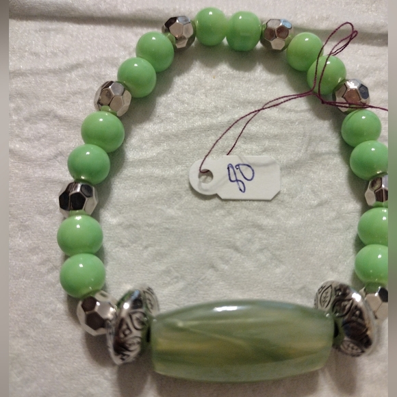Artemis's Gems custom-made beaded bracelet with large green gem and metal beads - Picture 2 of 5
